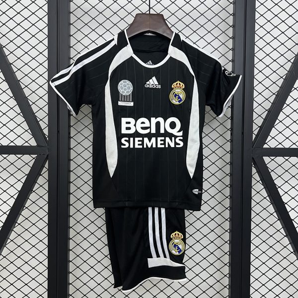 kb-199559435-2 Real Madrid 06/07 Away Kids Kit