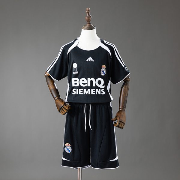 kb-237799908-1 Real Madrid 06/07 Third Retro Kids Kit