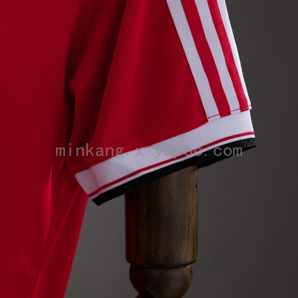 Manchester United 83/84 Home Retro Jersey